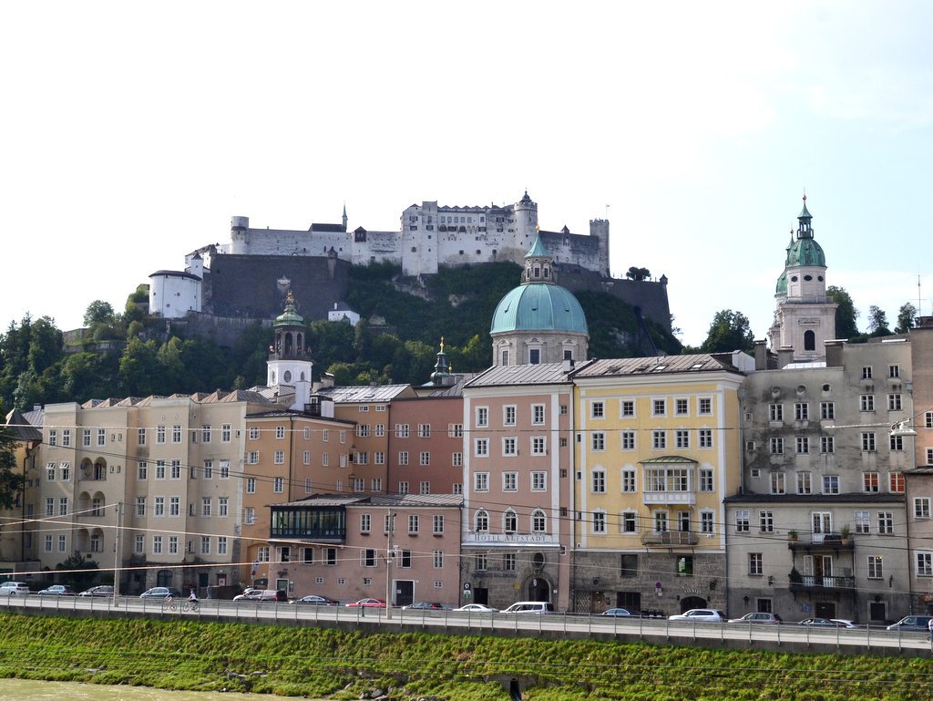 Blick aud die altstadt von Salzburg mit Festung
